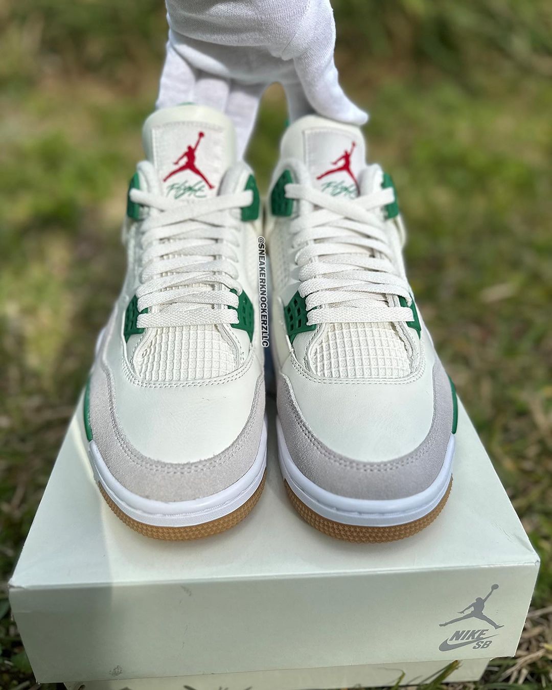 【国内 3/17、3/21 発売】NIKE SB × AIR JORDAN 4 “Sail/Pine Green” (ナイキ エア ジョーダン 4 “セイル/パイングリーン”) [DR5415-103]