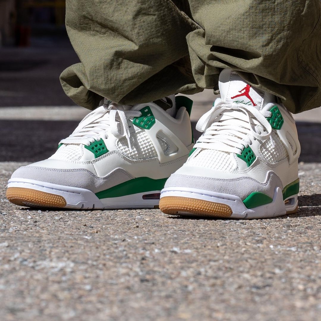 【国内 3/17、3/21 発売】NIKE SB × AIR JORDAN 4 “Sail/Pine Green” (ナイキ エア ジョーダン 4 “セイル/パイングリーン”) [DR5415-103]