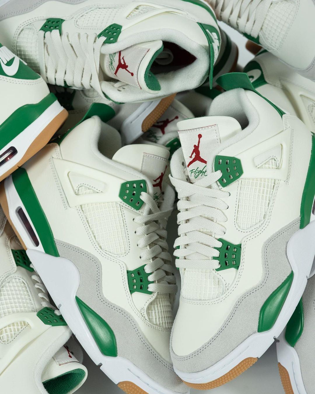 【国内 3/17、3/21 発売】NIKE SB × AIR JORDAN 4 “Sail/Pine Green” (ナイキ エア ジョーダン 4 “セイル/パイングリーン”) [DR5415-103]