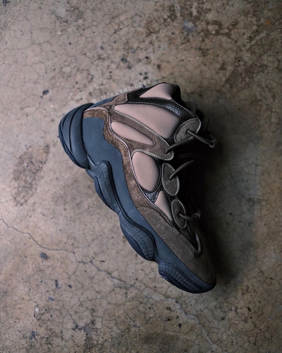 【国内 9/19 発売】アディダス オリジナルス イージー 500 ハイ “タープブラック” (adidas Originals YEEZY 500 HIGH “Taupe Black”) [GX4553]