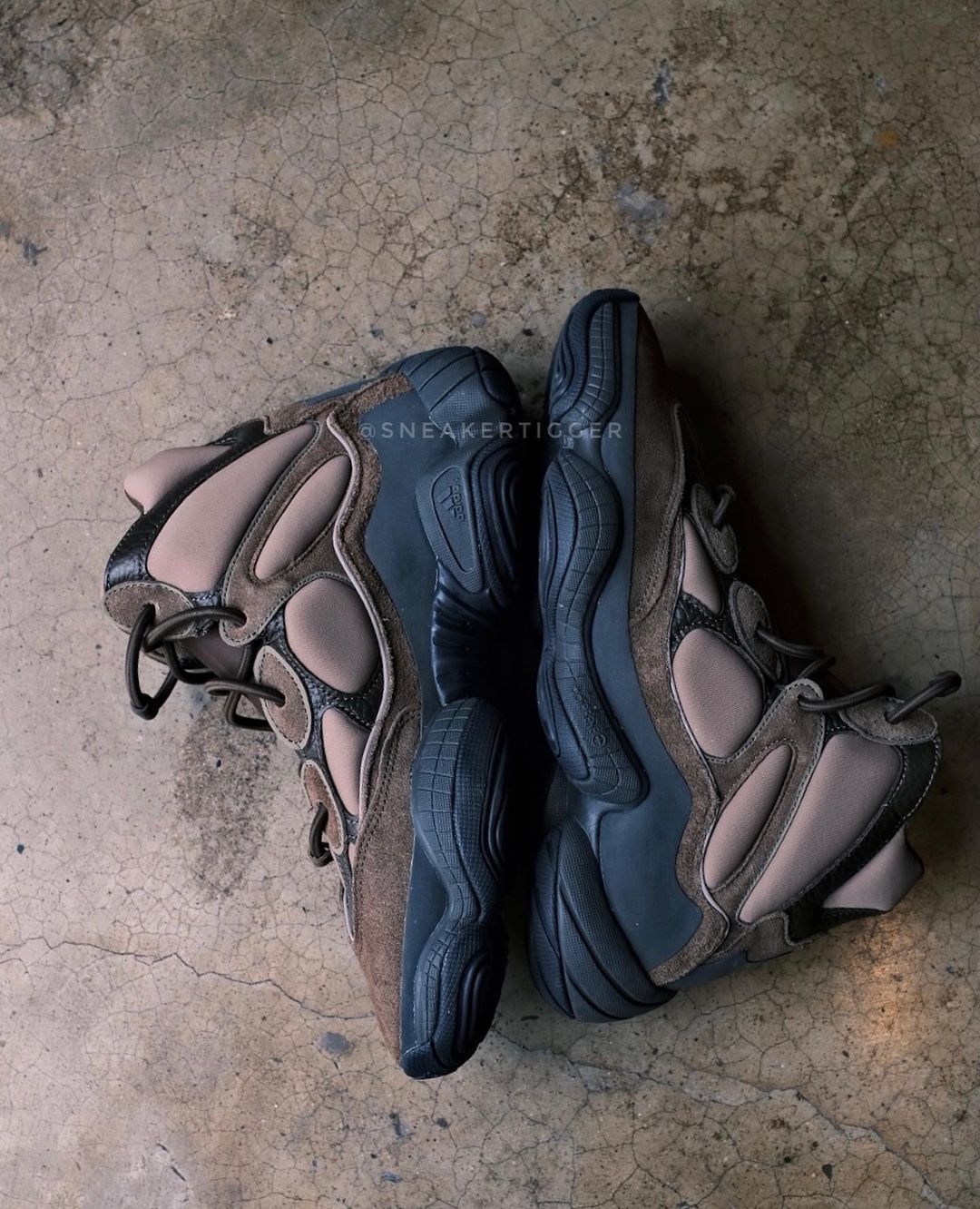 【国内 9/19 発売】アディダス オリジナルス イージー 500 ハイ “タープブラック” (adidas Originals YEEZY 500 HIGH “Taupe Black”) [GX4553]