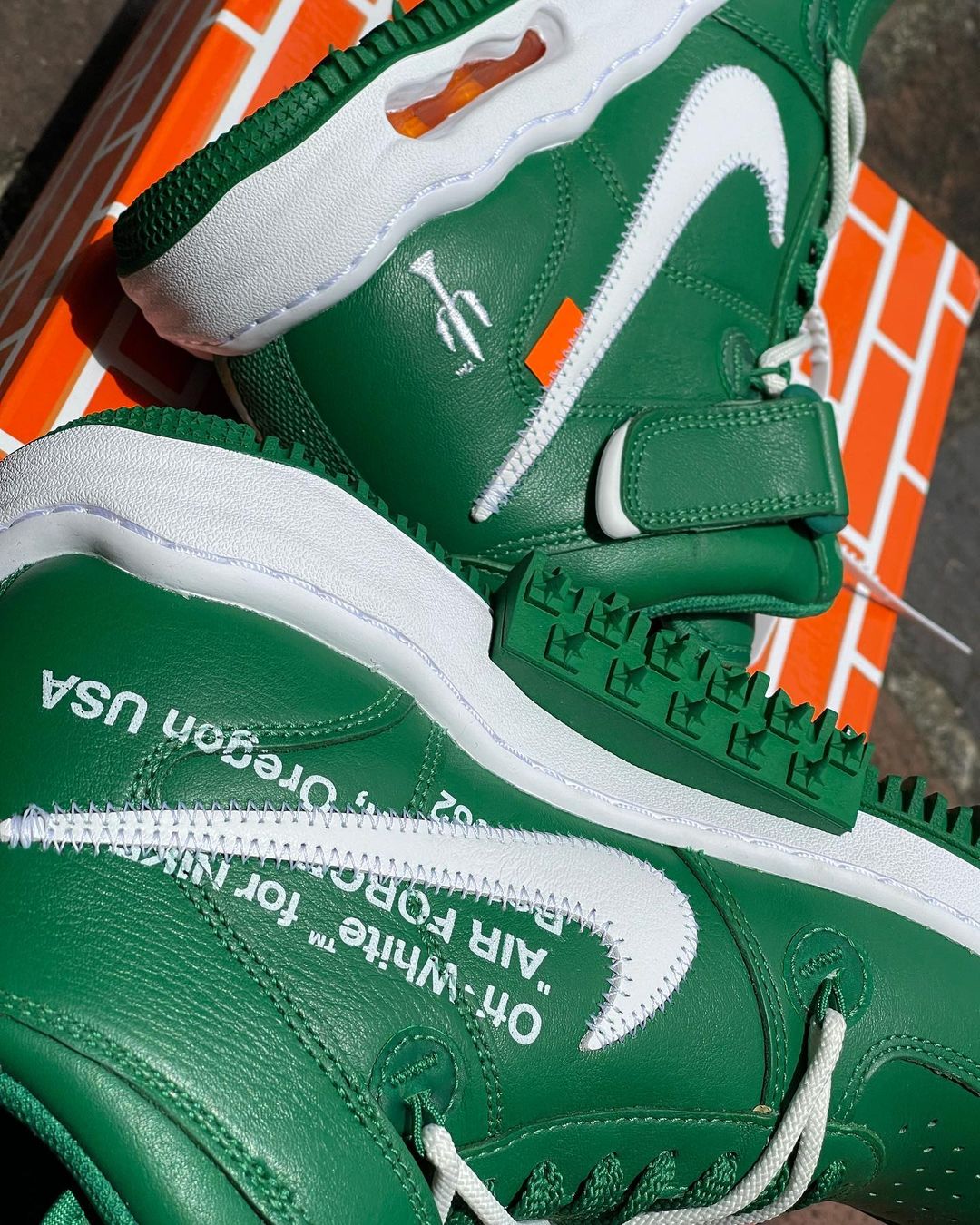 【国内 4/28 発売】OFF-WHITE x NIKE AIR FORCE 1 MID SP “Pine Green” (オフホワイト ナイキ エア フォース 1 ミッド SP “パイングリーン”) [DR0500-300]