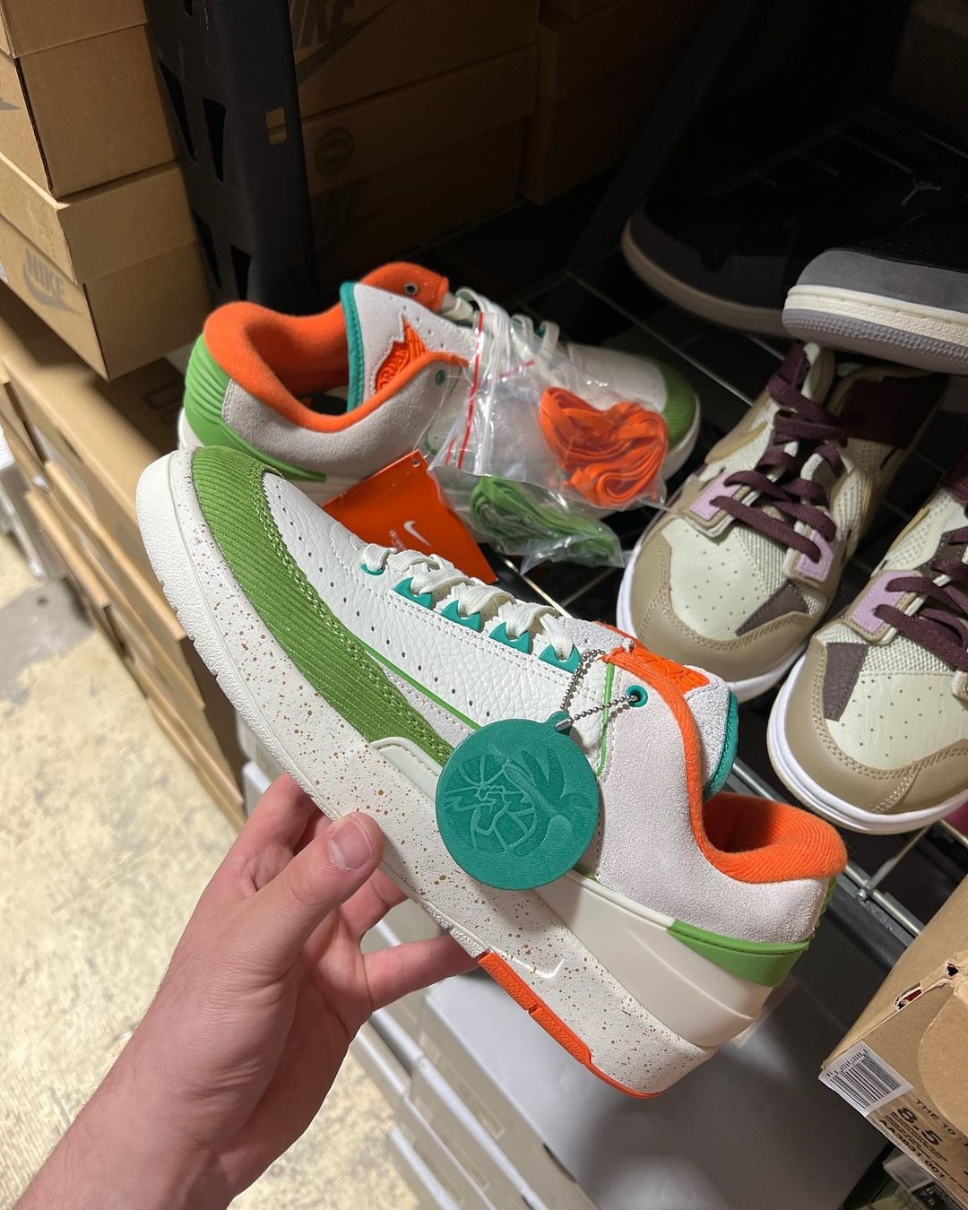 【国内 10/21 発売】Titan × NIKE WMNS AIR JORDAN 2 LOW “White/Green/Orange” (タイタン ナイキ ウィメンズ エア ジョーダン 2 ロー “ホワイト/グリーン/オレンジ”) [DV6206-183]