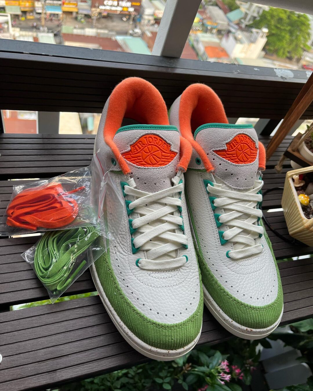 【国内 10/21 発売】Titan × NIKE WMNS AIR JORDAN 2 LOW “White/Green/Orange” (タイタン ナイキ ウィメンズ エア ジョーダン 2 ロー “ホワイト/グリーン/オレンジ”) [DV6206-183]