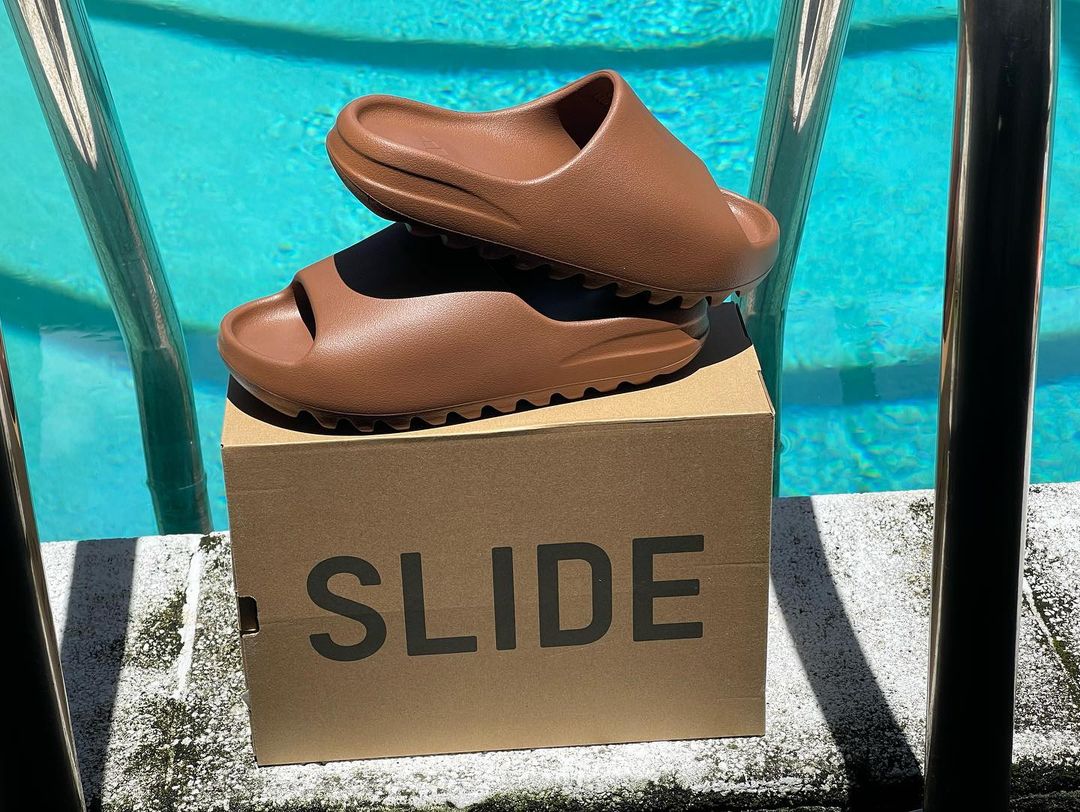 国内 8/22 発売】adidas Originals YEEZY SLIDE “Flax” (アディダス