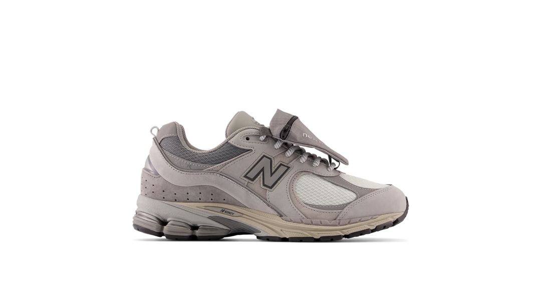 【国内 7/16 発売】ナイロン製ミニバッグ付属 New Balance M2002 RVC (ニューバランス)