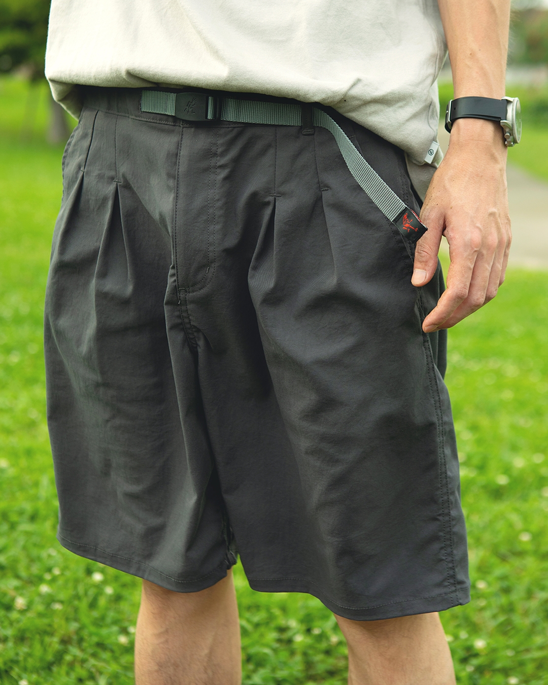 GRAMICCI × nonnative コラボ 新作 WALKER EASY PANTS & SHORTS POLY TWILL STRETCH COOLMAX が7/2 ​発売 (グラミチ ノンネイティブ)