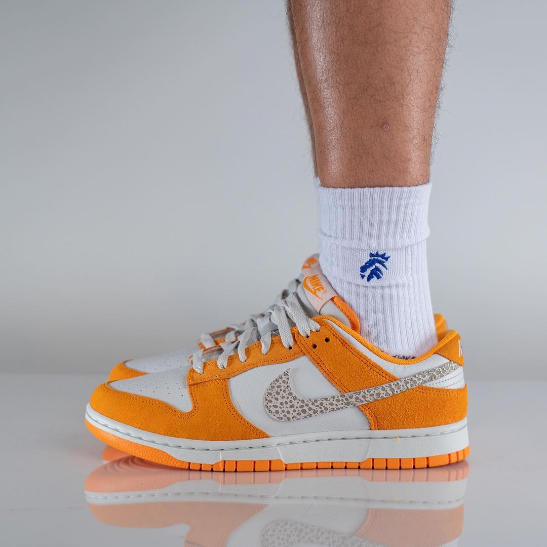 【国内 11/12 発売】ナイキ ダンク ロー “サファリスウッシュ/ホワイト/オレンジ” (NIKE DUNK LOW “Safari Swoosh/White/Orange”) [DR0156-800]