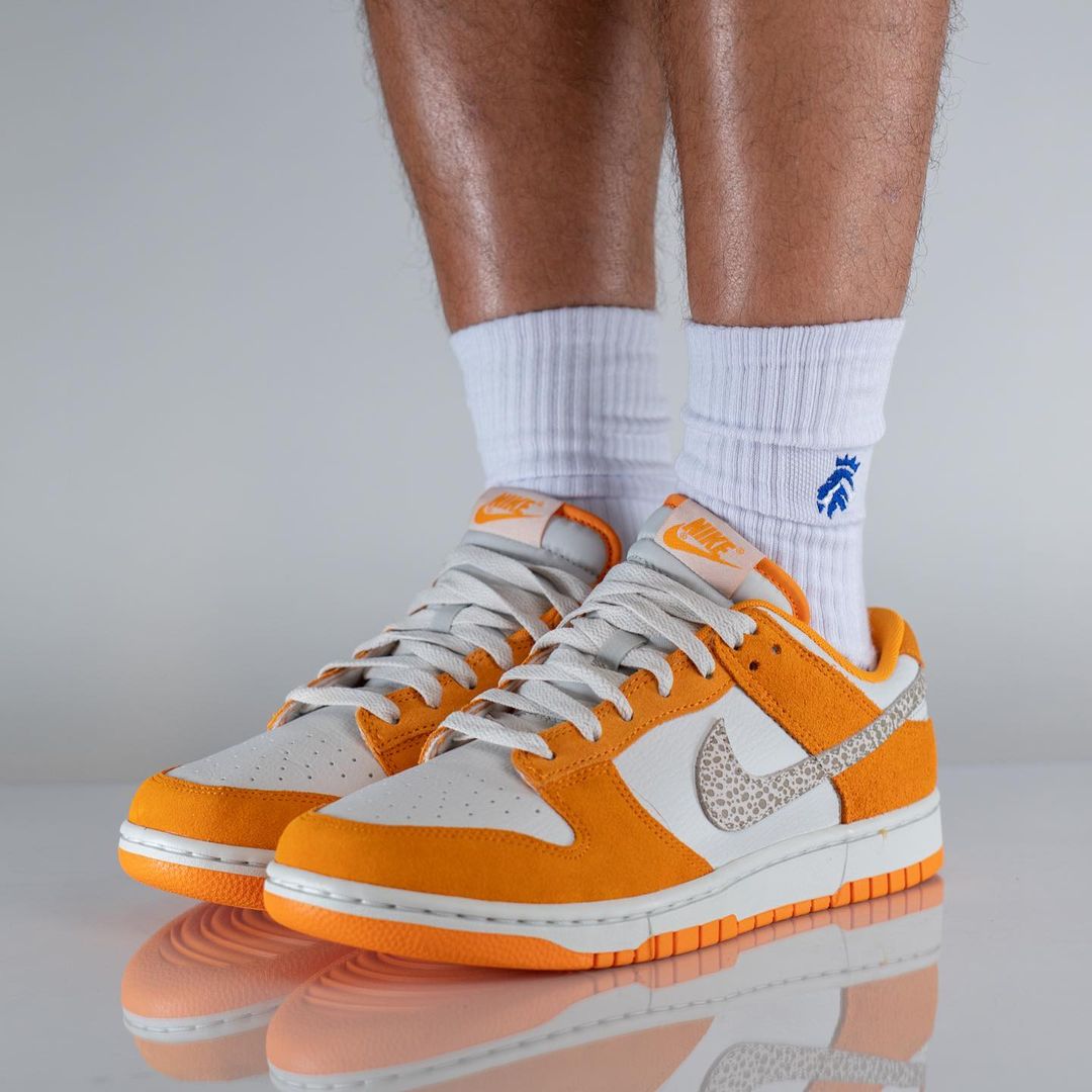 【国内 11/12 発売】ナイキ ダンク ロー “サファリスウッシュ/ホワイト/オレンジ” (NIKE DUNK LOW “Safari Swoosh/White/Orange”) [DR0156-800]