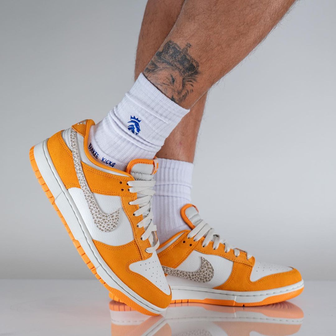 【国内 11/12 発売】ナイキ ダンク ロー “サファリスウッシュ/ホワイト/オレンジ” (NIKE DUNK LOW “Safari Swoosh/White/Orange”) [DR0156-800]