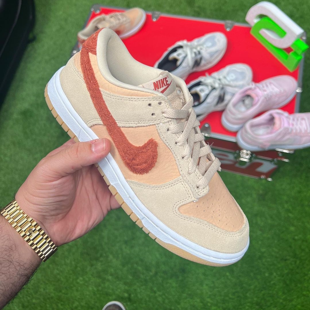 2022年 発売予定！ナイキ ウィメンズ ダンク ロー “テリースウッシュ/シマー” (NIKE WMNS DUNK LOW “Terry Swoosh/Shimmer”) [DZ4706-200]