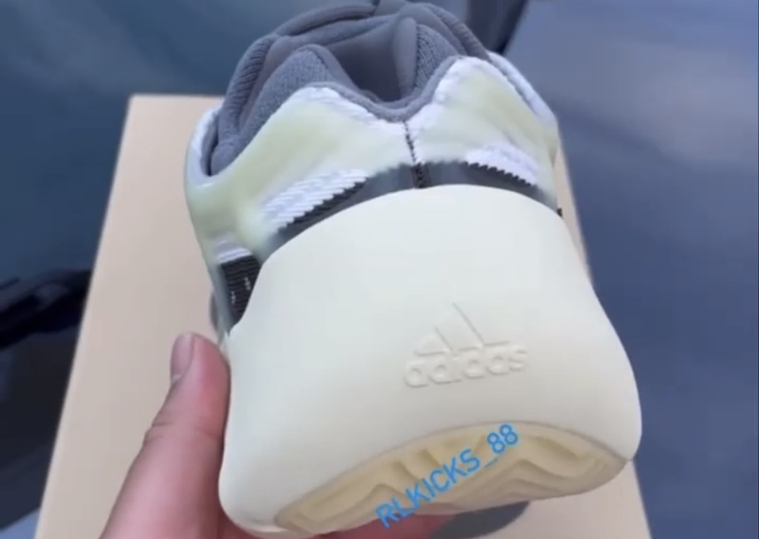 【国内 10/8 発売】アディダス オリジナルス イージー 700 V3 “フェードソルト” (adidas Originals YEEZY 700 V3 “Fade Salt”) [ID1674]