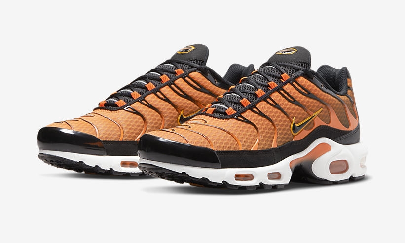 ナイキ エア マックス プラス “セフティオレンジ/ユニバーシティゴールド” (NIKE AIR MAX PLUS “Safety Orange/University Gold”) [DM0032-800]