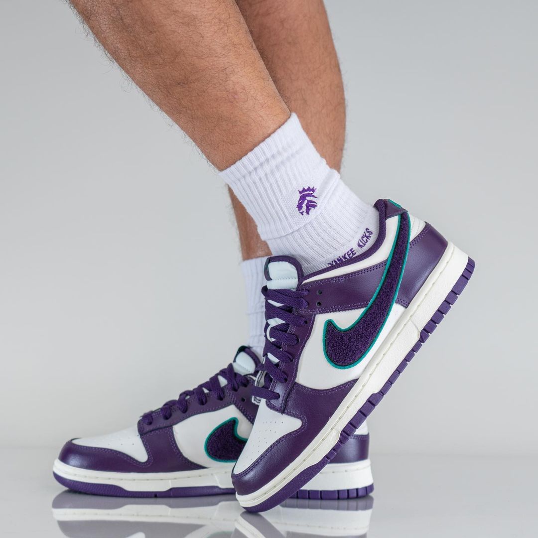 【国内 9/22 発売】ナイキ ダンク ロー “シェニールスウッシュ/ホワイト/パープル” (NIKE DUNK LOW “Chenille Swoosh/White/Purple”) [DQ7683-100]