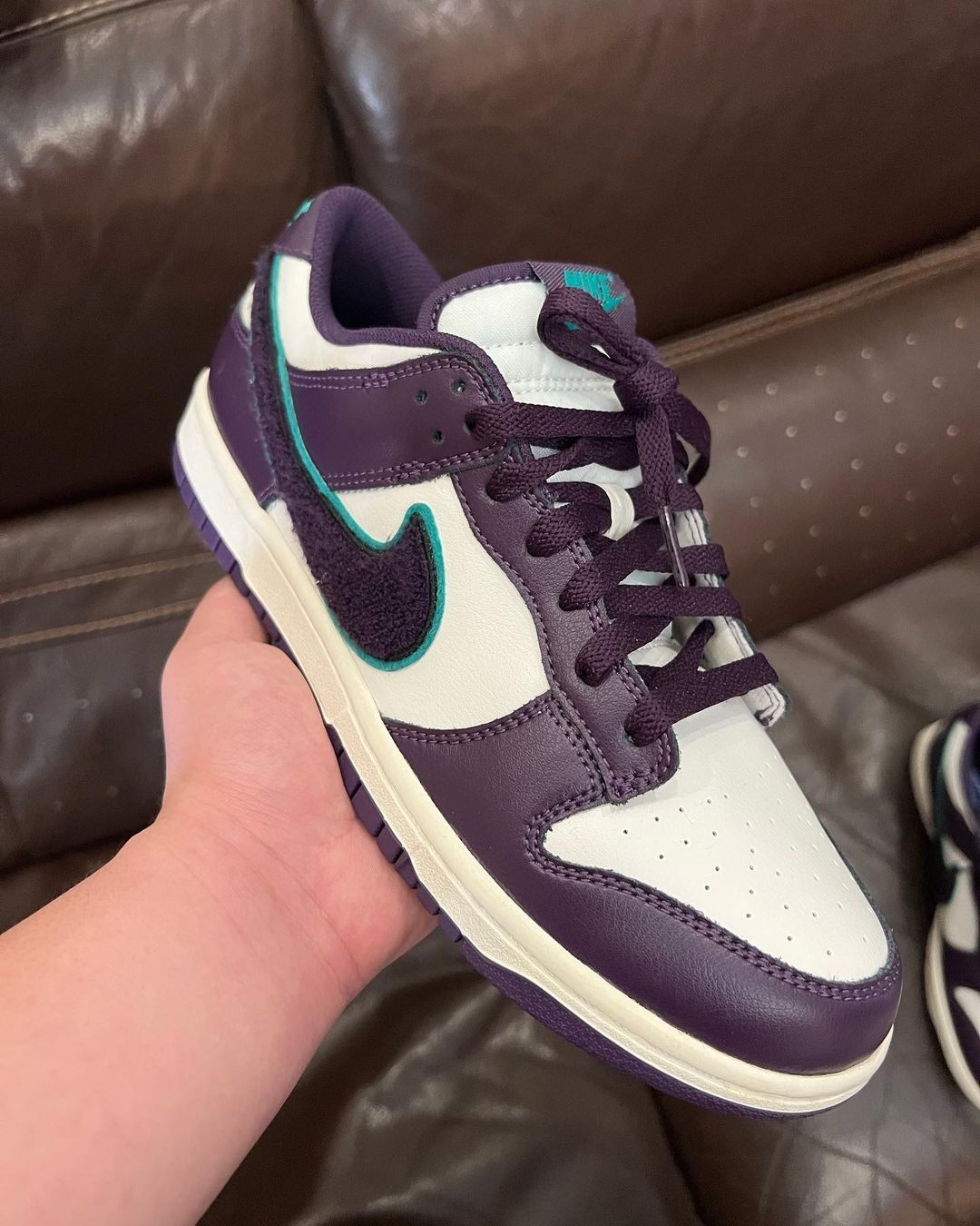 【国内 9/22 発売】ナイキ ダンク ロー “シェニールスウッシュ/ホワイト/パープル” (NIKE DUNK LOW “Chenille Swoosh/White/Purple”) [DQ7683-100]