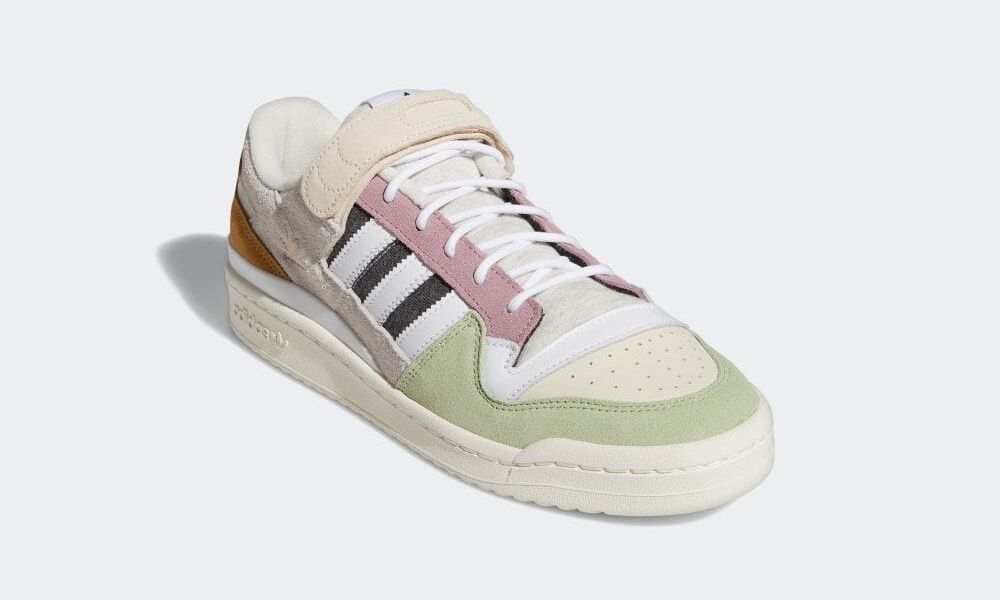 【国内 7/15 発売】ポップなカラーとゴールドのアクセントが魅力のadidas Originals FORUM 84 LOW “White/Magic Mauve” (アディダス オリジナルス フォーラム 84 ロー “ホワイト/マジックモーブ”) [GY5723]