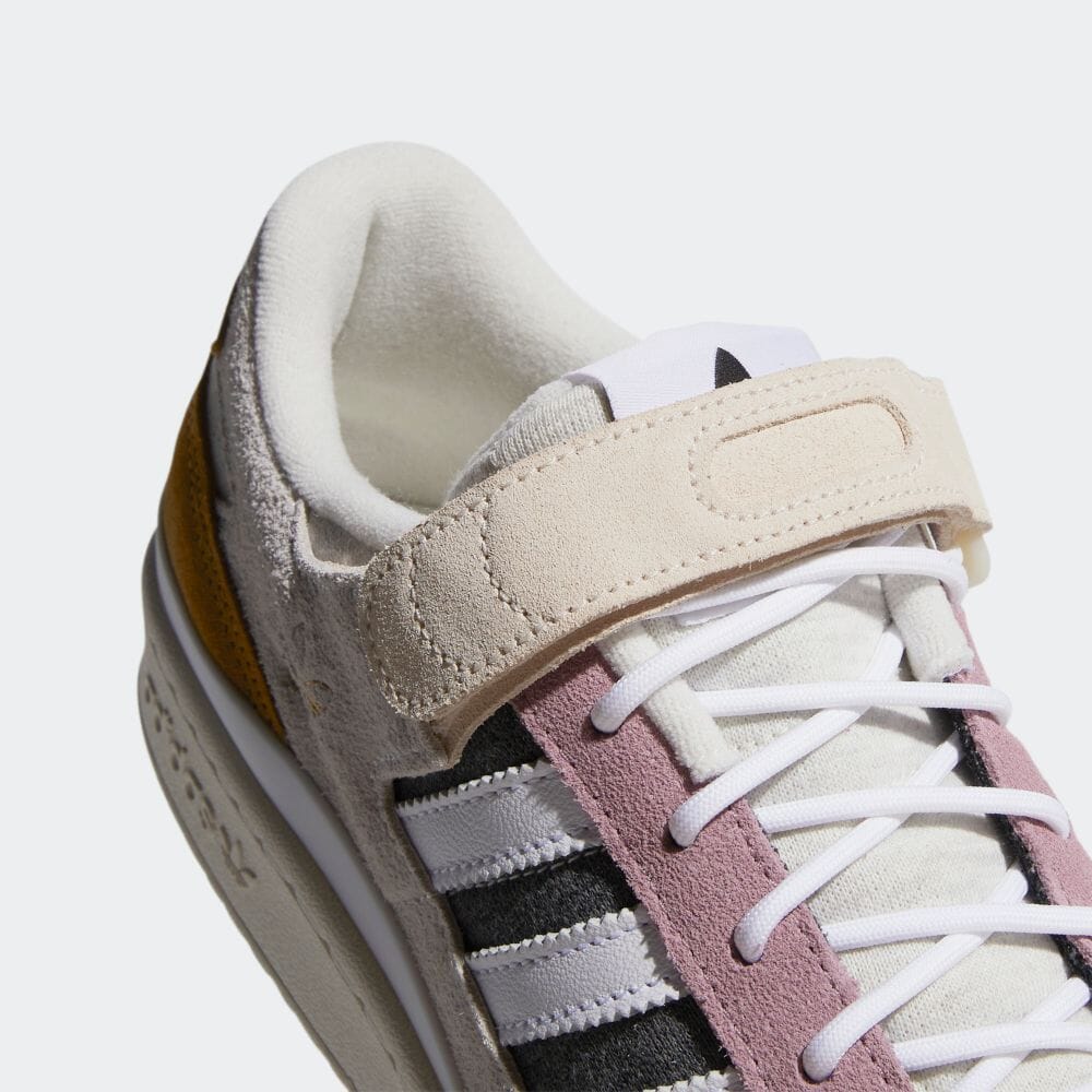 【国内 7/15 発売】ポップなカラーとゴールドのアクセントが魅力のadidas Originals FORUM 84 LOW “White/Magic Mauve” (アディダス オリジナルス フォーラム 84 ロー “ホワイト/マジックモーブ”) [GY5723]