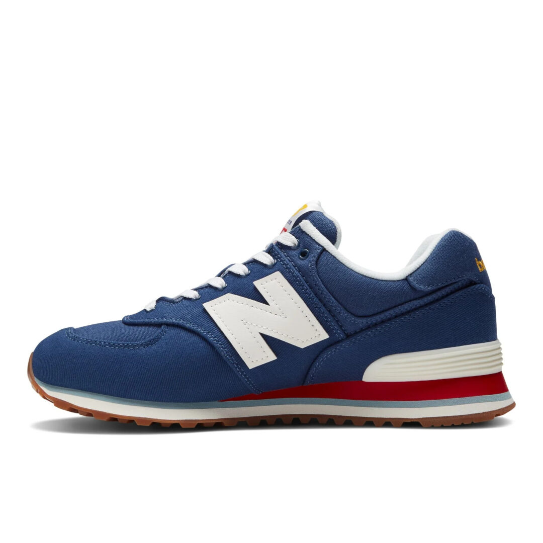 青をベースに赤をポイントにあしらった限定カラー！New Balance U574 VD2 (ニューバランス)