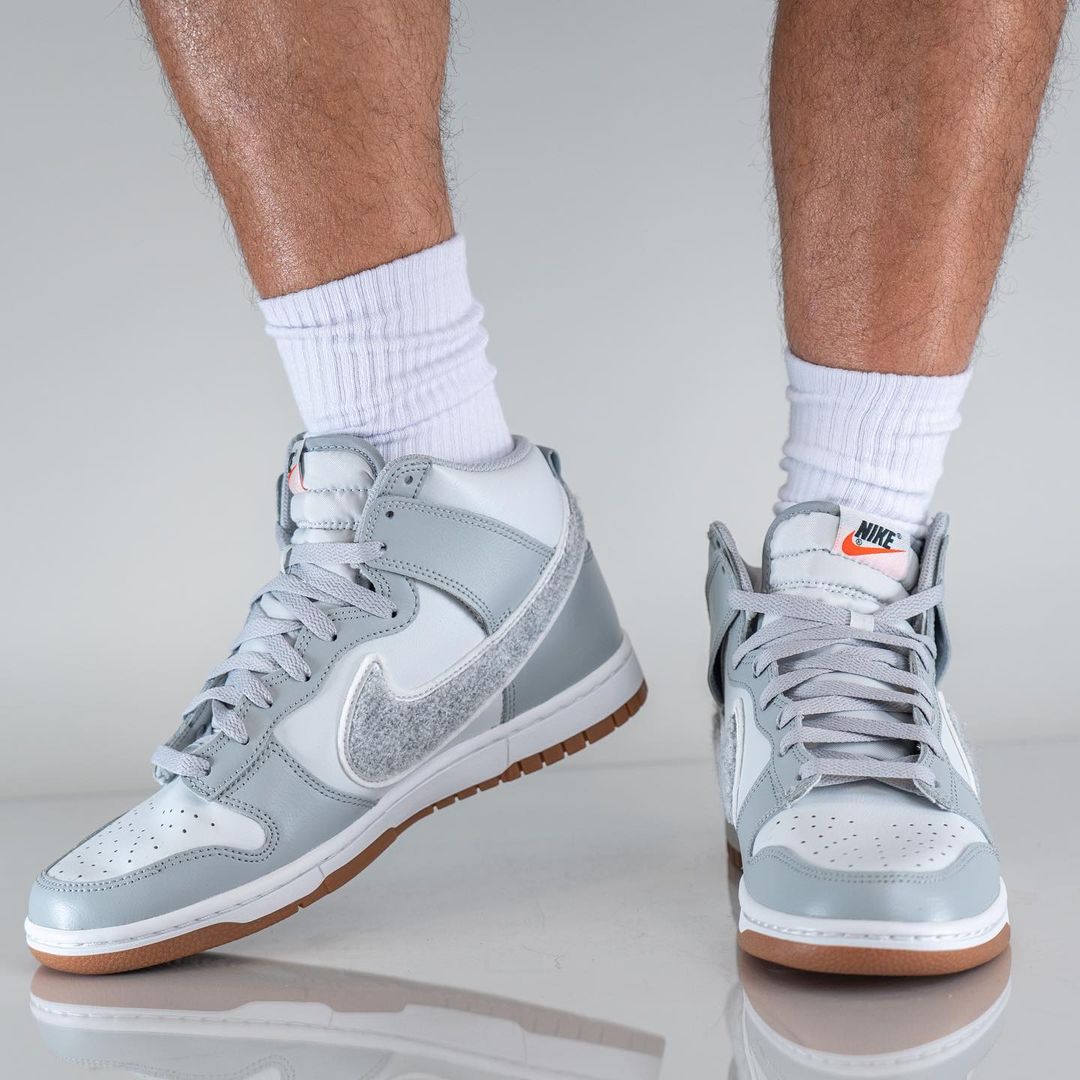 【国内 9/22 発売】ナイキ ダンク ハイ “シェニールスウッシュ/グレー/ガム” (NIKE DUNK HIGH “Chenille Swoosh/Grey/Gum”) [DR8805-003]