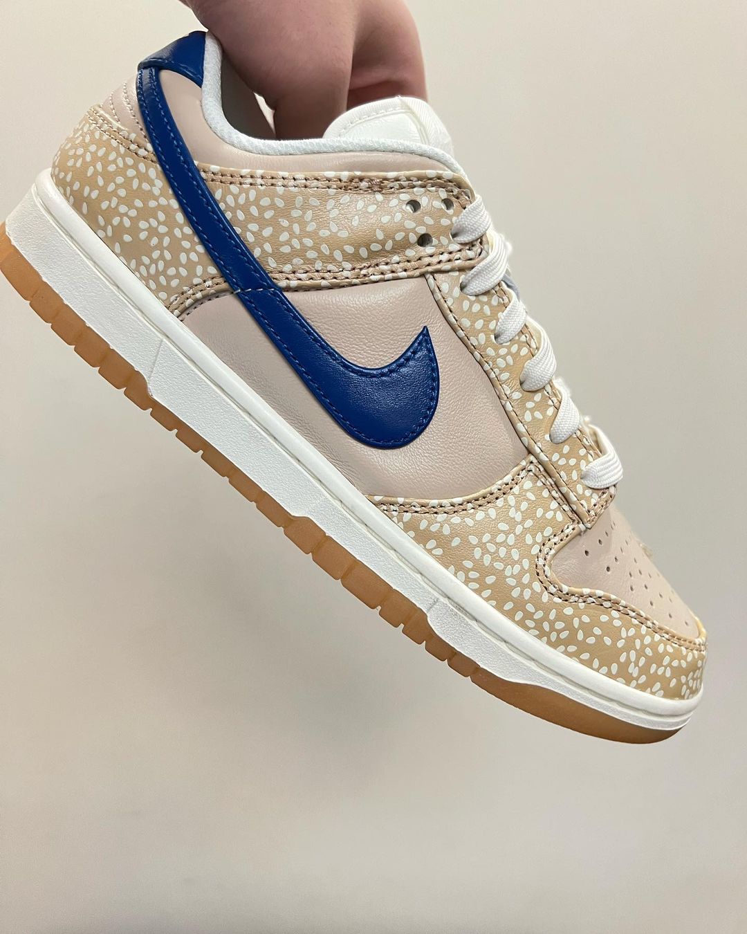 2022年 発売予定！ナイキ ダンク ロー “セサミ/ブルースウッシュ” (NIKE DUNK LOW “Sesame/Blue Swoosh”) [DZ4853-200]