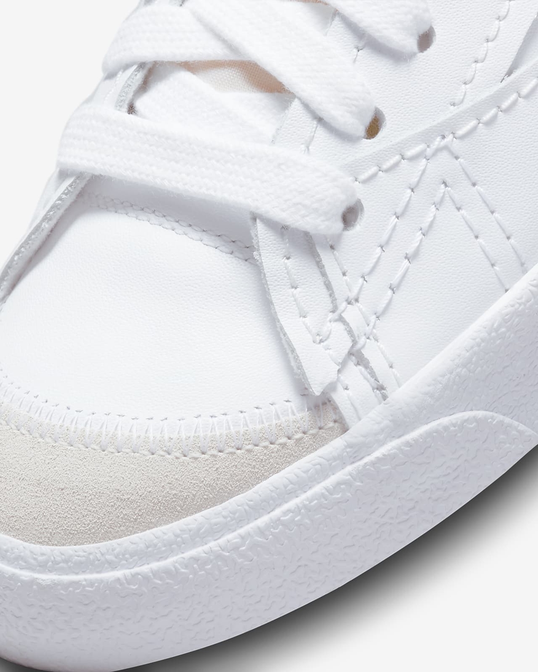 海外発売！ナイキ ブレーザー ロー 77 ジャンボ “ブラッシュストローク スウッシュ/ホワイト/オレンジトランス” (NIKE BLAZER LOW 77 JUMBO “Brushstroke Swoosh/White/Orange Trance”) [DX2648-100]