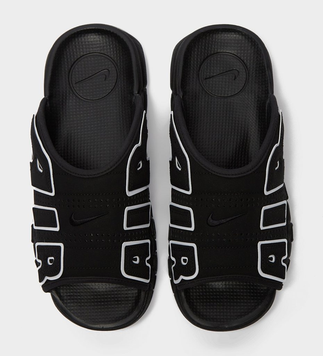 【2024年 3/14 リストック】ナイキ エア モア アップテンポ スライド “ブラック/ホワイト” (NIKE AIR MORE UPTEMPO SLIDE “Black/White”) [DV2132-001]