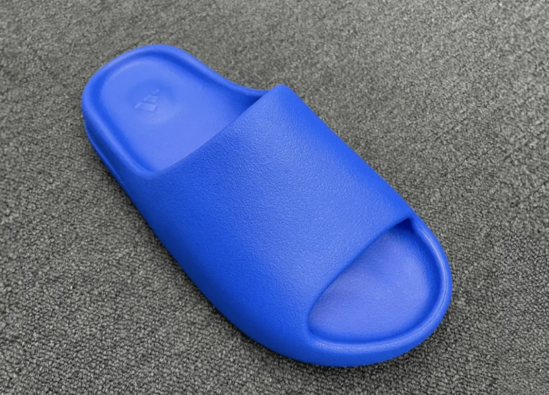 国内 6/1 発売予定】adidas Originals YEEZY SLIDE “Azure ...