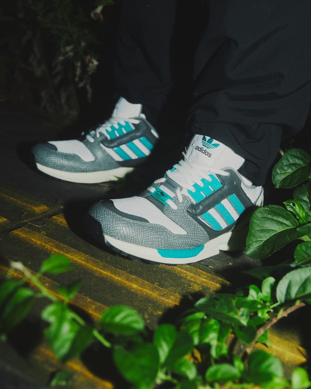 【2022/12/24 リストック】atmos × adidas Originals ZX 8000 G-SNK “EQT” (アトモス アディダス オリジナルス ゼットエックス 8000) [HQ3937]