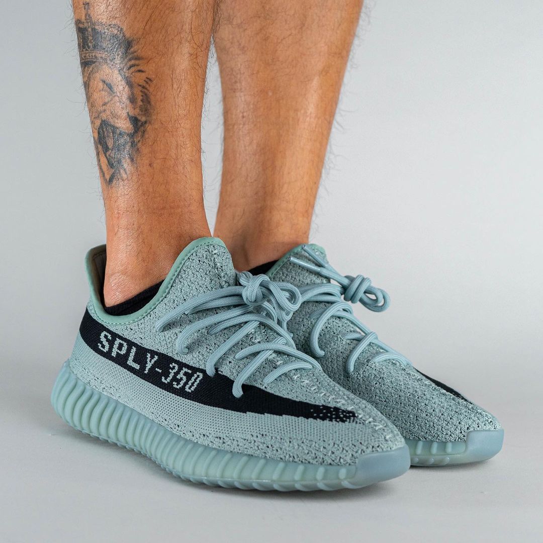 【国内 10/22 発売】アディダス オリジナルス イージー 350 ブースト V2 “ソルト/コアブラック” (adidas Originals YEEZY 350 BOOST V2 “Salt/Core Black”) [HQ2060]