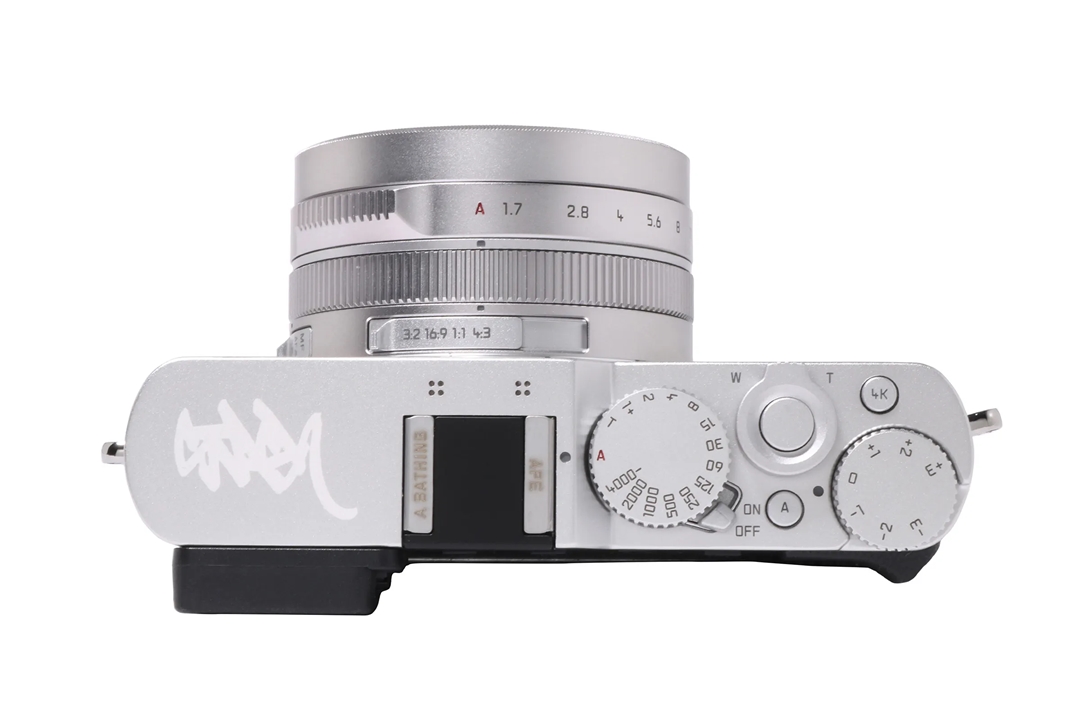ライカD-LUX 7 “A BATHING APE x STASH”が8/20、8/27 発売 (Leica ア ベイシング エイプ スタッシュ)