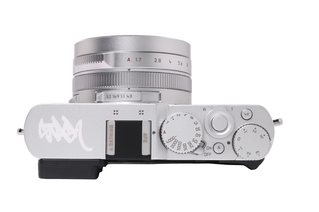 ライカD-LUX 7 “A BATHING APE x STASH”が8/20、8/27 発売 (Leica ア ベイシング エイプ スタッシュ)