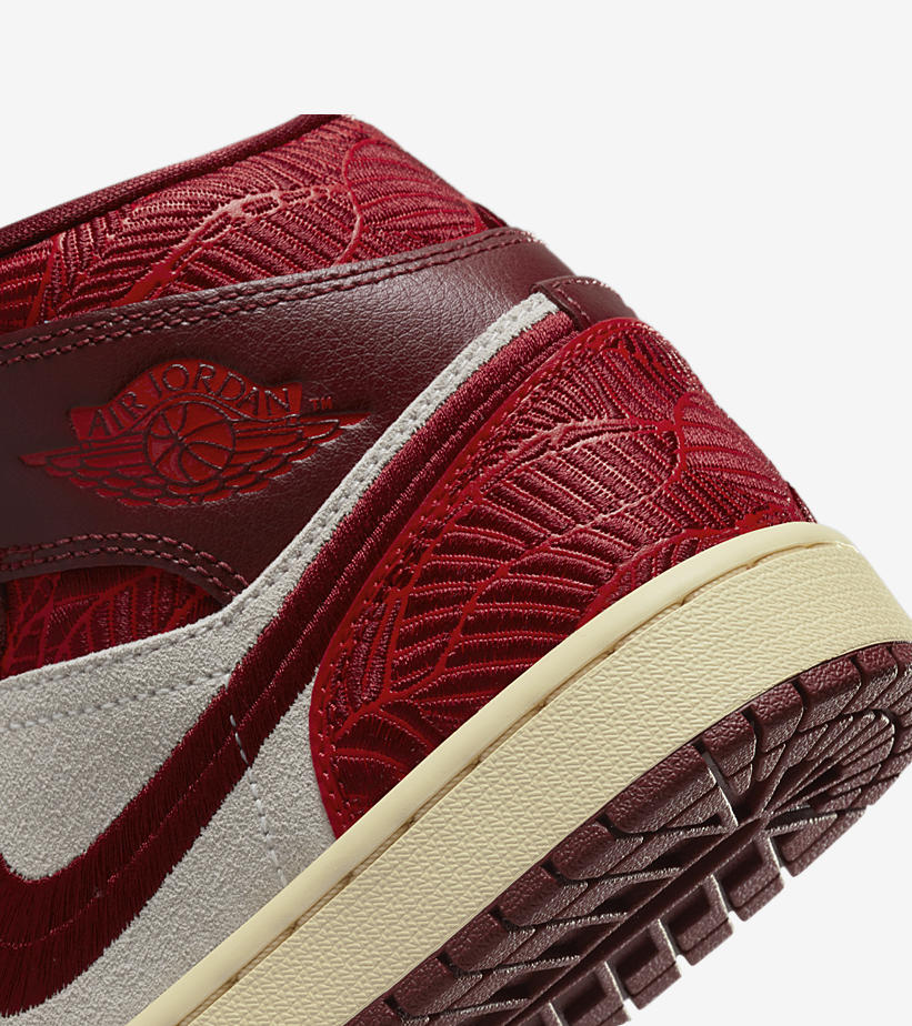 NIKE WMNS AIR JORDAN 1 MID SE  ティキリーフ