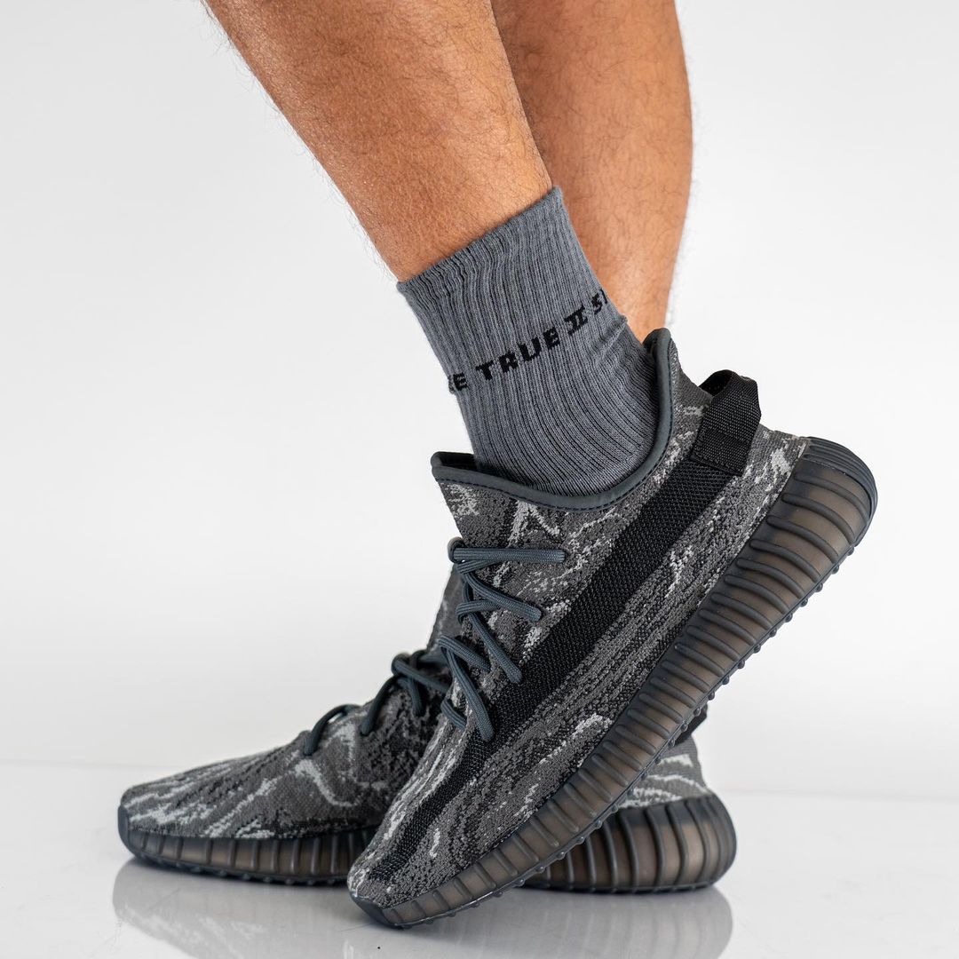 【2023年 8/16 リストック】アディダス オリジナルス イージー ブースト 350 V2 “MX ダークソルト” (adidas Originals YEEZY BOOST 350 V2 “MX Dark Salt”) [ID4811]