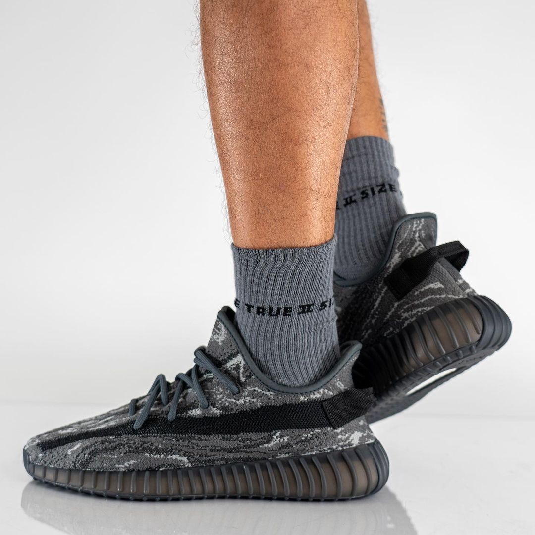 【2023年 8/16 リストック】アディダス オリジナルス イージー ブースト 350 V2 “MX ダークソルト” (adidas Originals YEEZY BOOST 350 V2 “MX Dark Salt”) [ID4811]