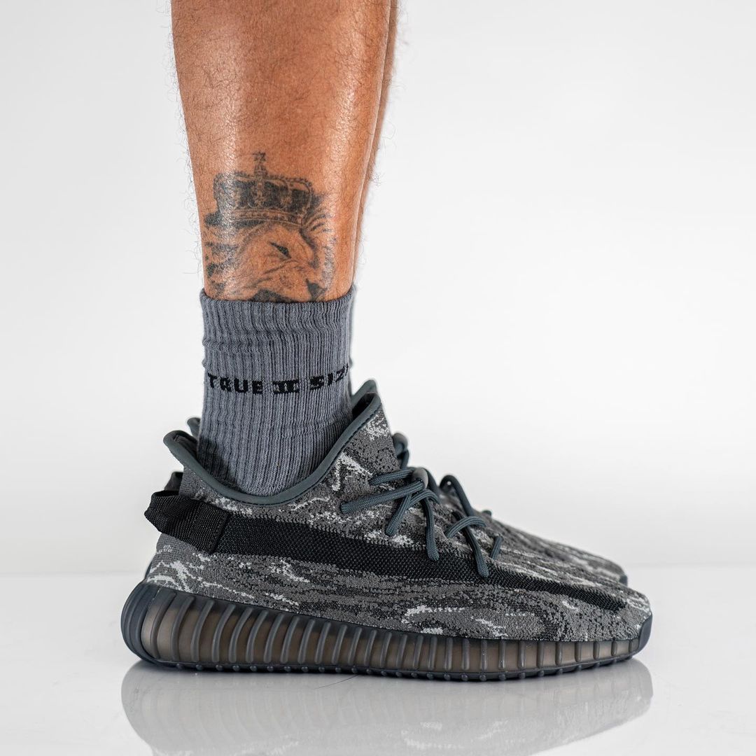 【2023年 8/16 リストック】アディダス オリジナルス イージー ブースト 350 V2 “MX ダークソルト” (adidas Originals YEEZY BOOST 350 V2 “MX Dark Salt”) [ID4811]