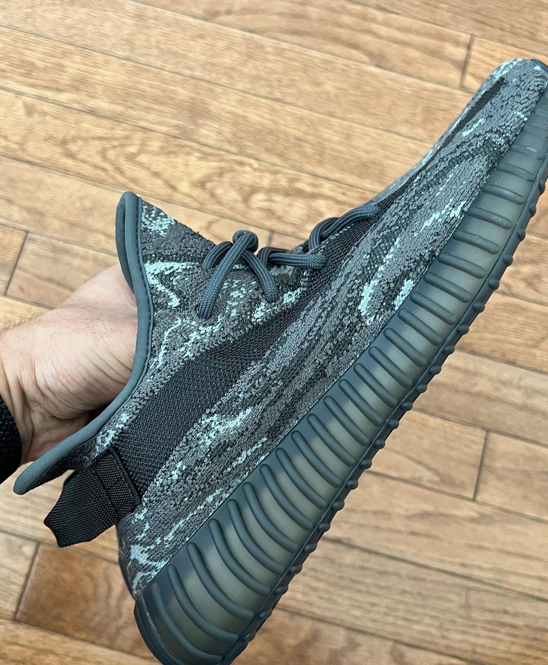 【2023年 8/16 リストック】アディダス オリジナルス イージー ブースト 350 V2 “MX ダークソルト” (adidas Originals YEEZY BOOST 350 V2 “MX Dark Salt”) [ID4811]