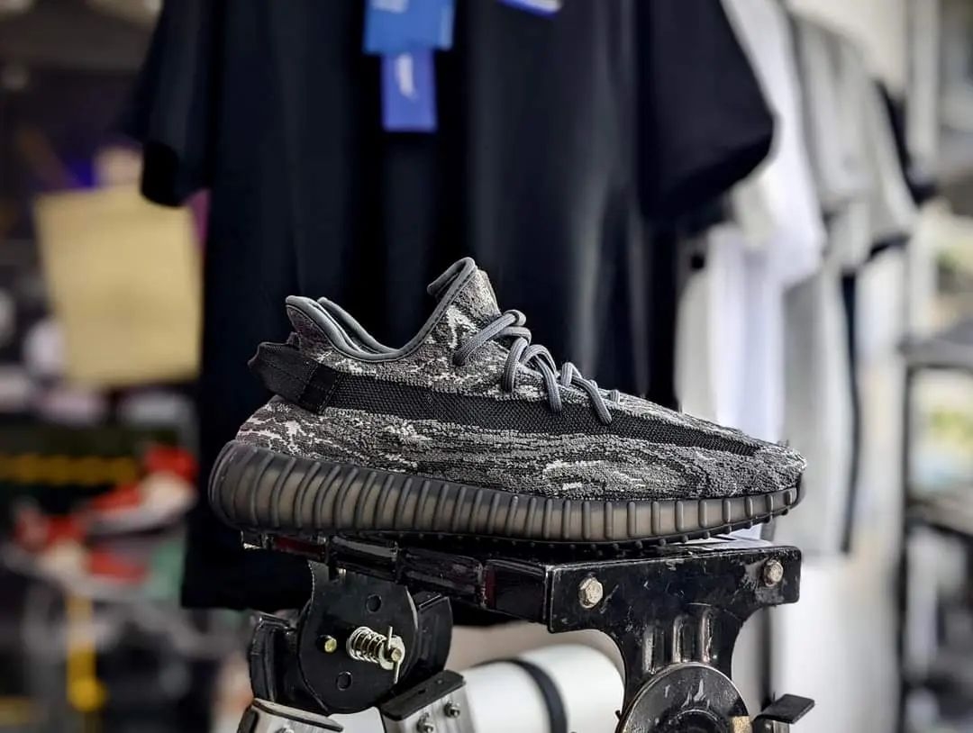 【2023年 8/16 リストック】アディダス オリジナルス イージー ブースト 350 V2 “MX ダークソルト” (adidas Originals YEEZY BOOST 350 V2 “MX Dark Salt”) [ID4811]