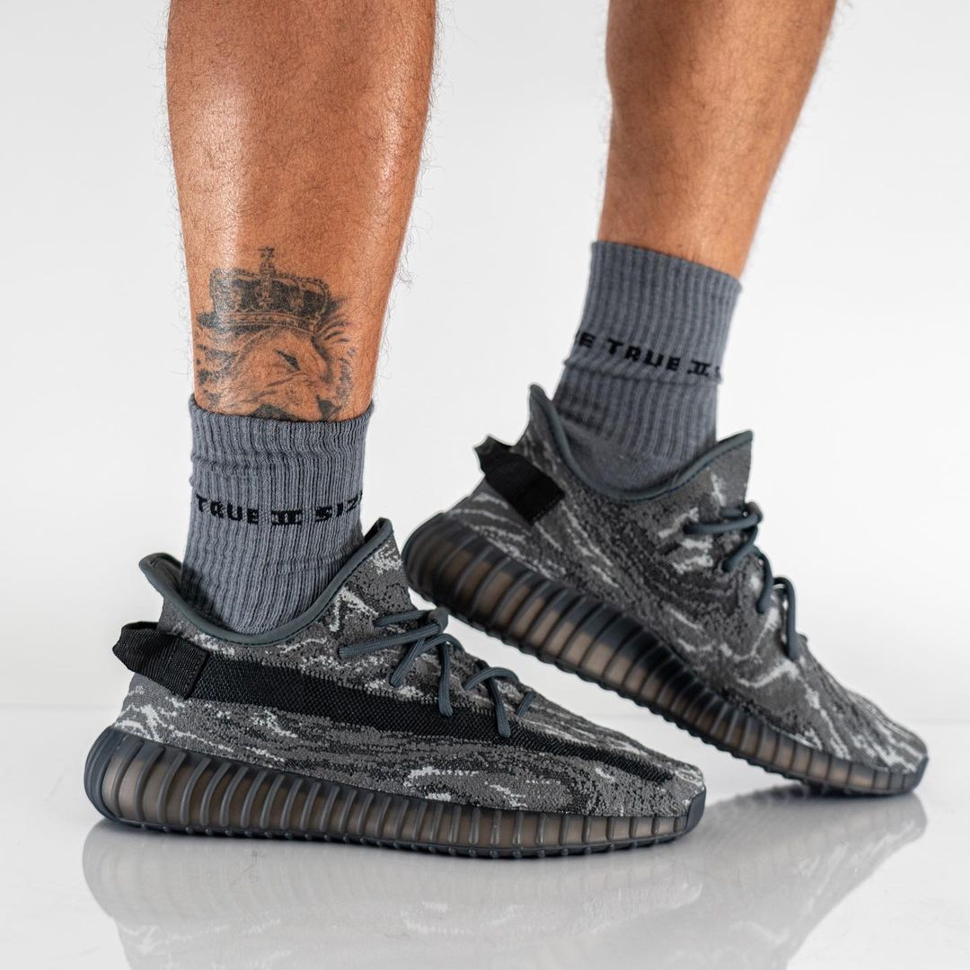 【2023年 8/16 リストック】アディダス オリジナルス イージー ブースト 350 V2 “MX ダークソルト” (adidas Originals YEEZY BOOST 350 V2 “MX Dark Salt”) [ID4811]