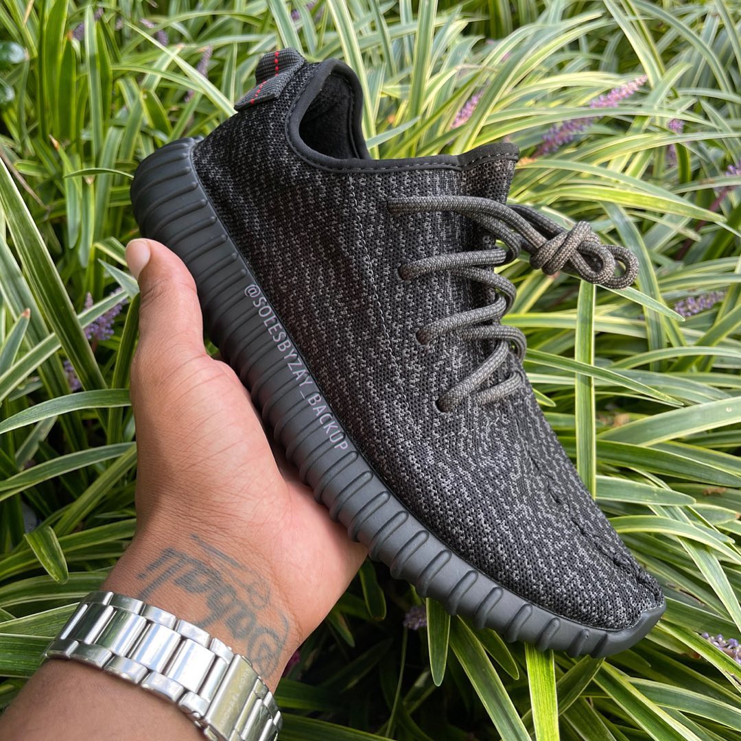 【2024年 リストック】アディダス オリジナルス イージー 350 ブースト “パイレートブラック” (adidas Originals YEEZY 350 BOOST “Pirate Black”)  [BB5350]