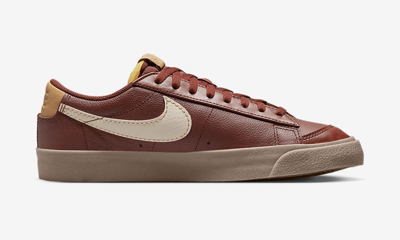 【国内 12/1 発売予定】ナイキ ブレーザー ロー “インスパイテッド・バイ・ザ・スウッシュ/ブラウン” (NIKE BLAZER LOW “Inspected By Swoosh/Brown”) [DQ7670-200]