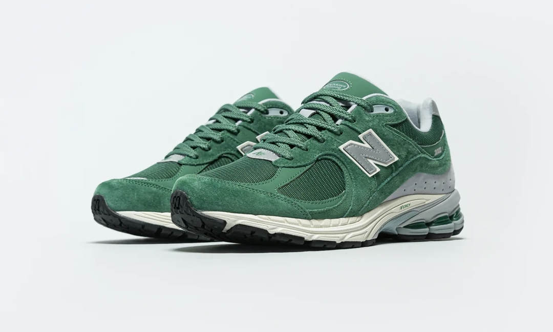 海外発売！New Balance M2002 RHW (ニューバランス)