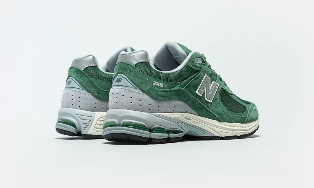 海外発売！New Balance M2002 RHW (ニューバランス)