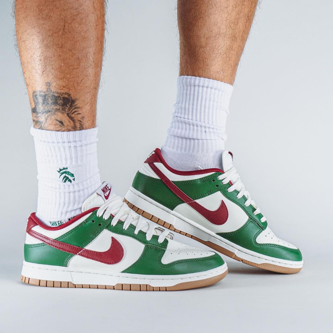 海外 10/1 発売予定！ナイキ ダンク ロー “ゴージグリーン/ホワイト/チームレッド” (NIKE DUNK LOW “Gorge Green/White/Team Red”) [FB7160-161]