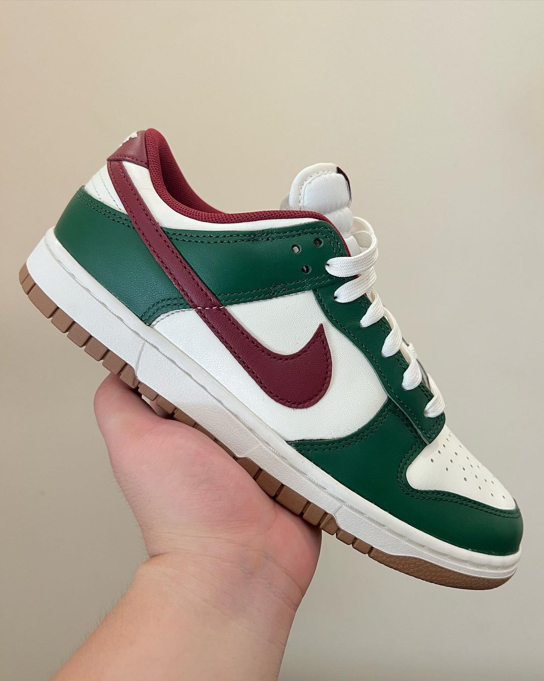 海外 10/1 発売予定！ナイキ ダンク ロー “ゴージグリーン/ホワイト/チームレッド” (NIKE DUNK LOW “Gorge Green/White/Team Red”) [FB7160-161]