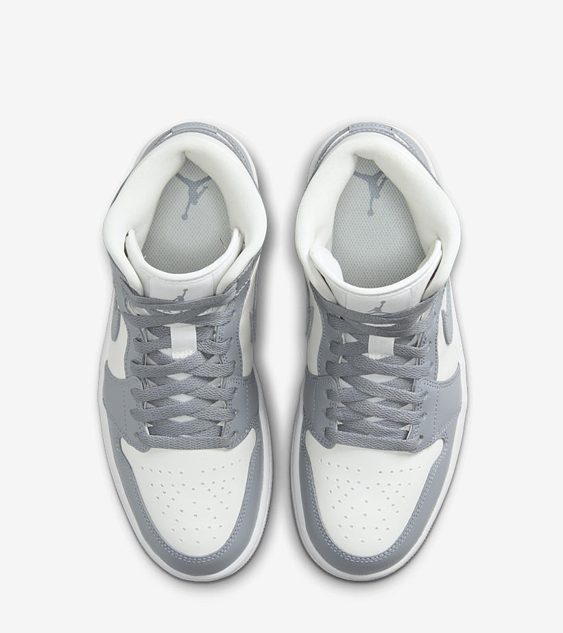 【国内 11/15 発売】ナイキ ウィメンズ エア ジョーダン 1 ミッド “グレー/セイル” (NIKE WMNS AIR JORDAN 1 MID “Grey/Sail”) [BQ6472-115]