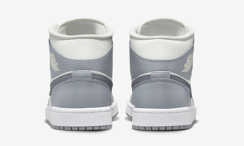 【国内 11/15 発売】ナイキ ウィメンズ エア ジョーダン 1 ミッド “グレー/セイル” (NIKE WMNS AIR JORDAN 1 MID “Grey/Sail”) [BQ6472-115]