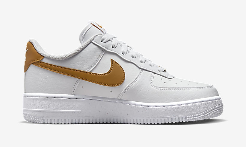 【国内 9/17 発売】ナイキ エア フォース 1 ロー “ネクスト ネイチャー/ホワイト/ゴールドスエード” (NIKE AIR FORCE 1 LOW “Next Nature/White/Gold Suede”) [DN1430-104]