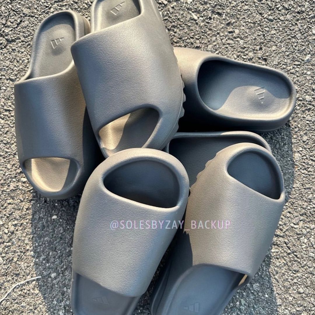 海外 2022年 発売予定！adidas Originals YEEZY SLIDE “Smoke Grey” (アディダス オリジナルス イージー スライド “スモークグレー”)