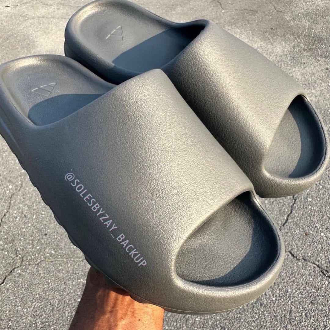 海外 2022年 発売予定！adidas Originals YEEZY SLIDE “Smoke Grey” (アディダス オリジナルス イージー スライド “スモークグレー”)