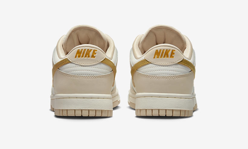 【国内 1/18 発売】ナイキ ダンク ロー “ゴールドスウッシュ/ホワイト” (NIKE DUNK LOW “Gold Swoosh/White”) [DX5930-001]